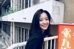 娱乐圈李庚希吃瓜事件真相,揭秘娱乐圈真相与误解 娱乐圈李庚希吃瓜事件真相,揭秘娱乐圈真相与误解